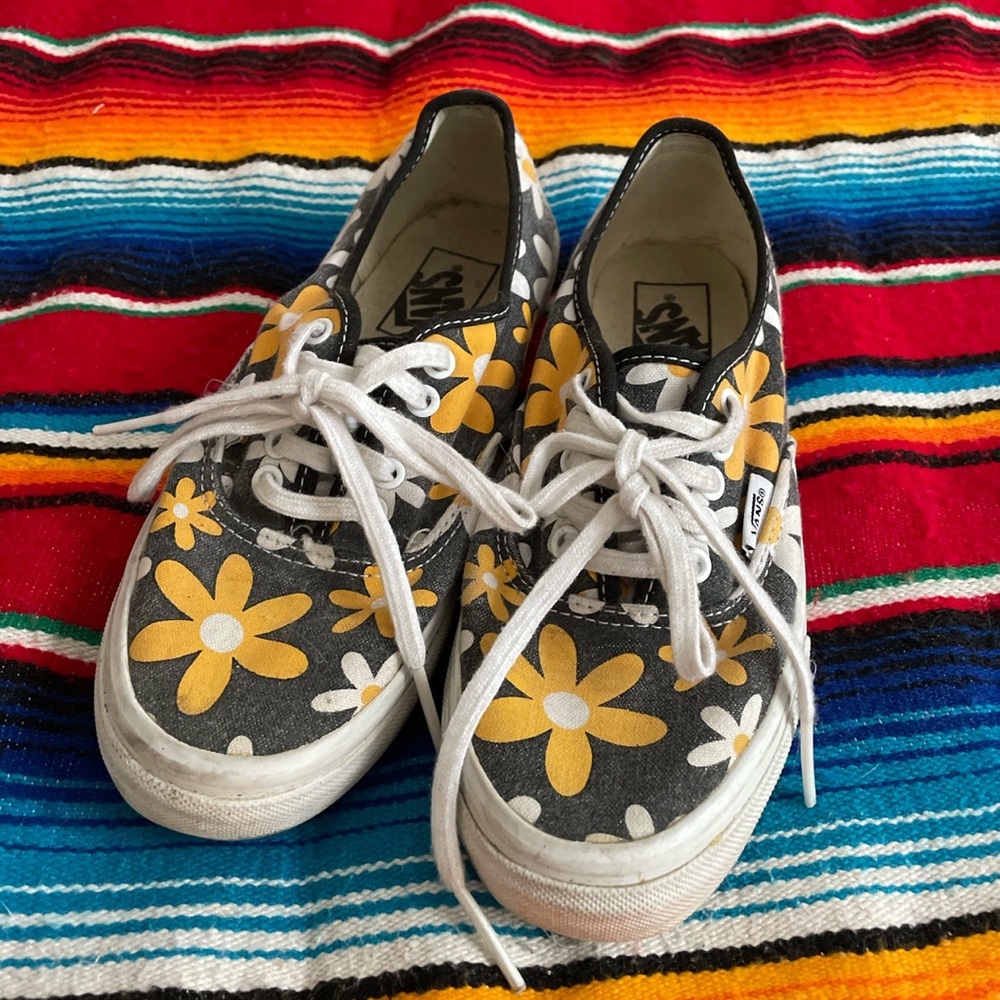 Vans daisy sneakers size 6
